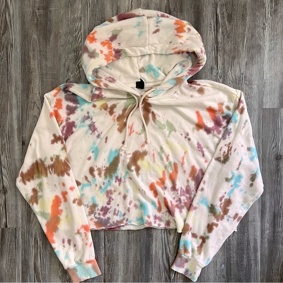 wild fable Tops - Wild Fable White Tie-Dye Cropped Hoodie